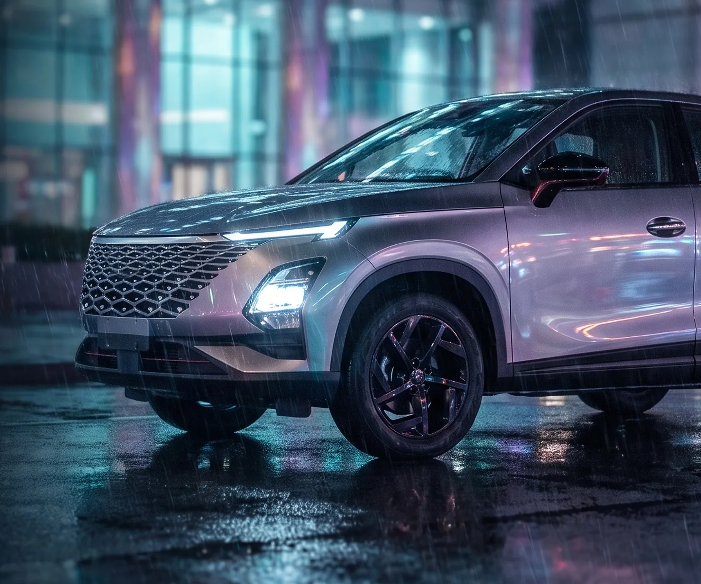 OMODA C5 fastback silhouette and full-width light signature